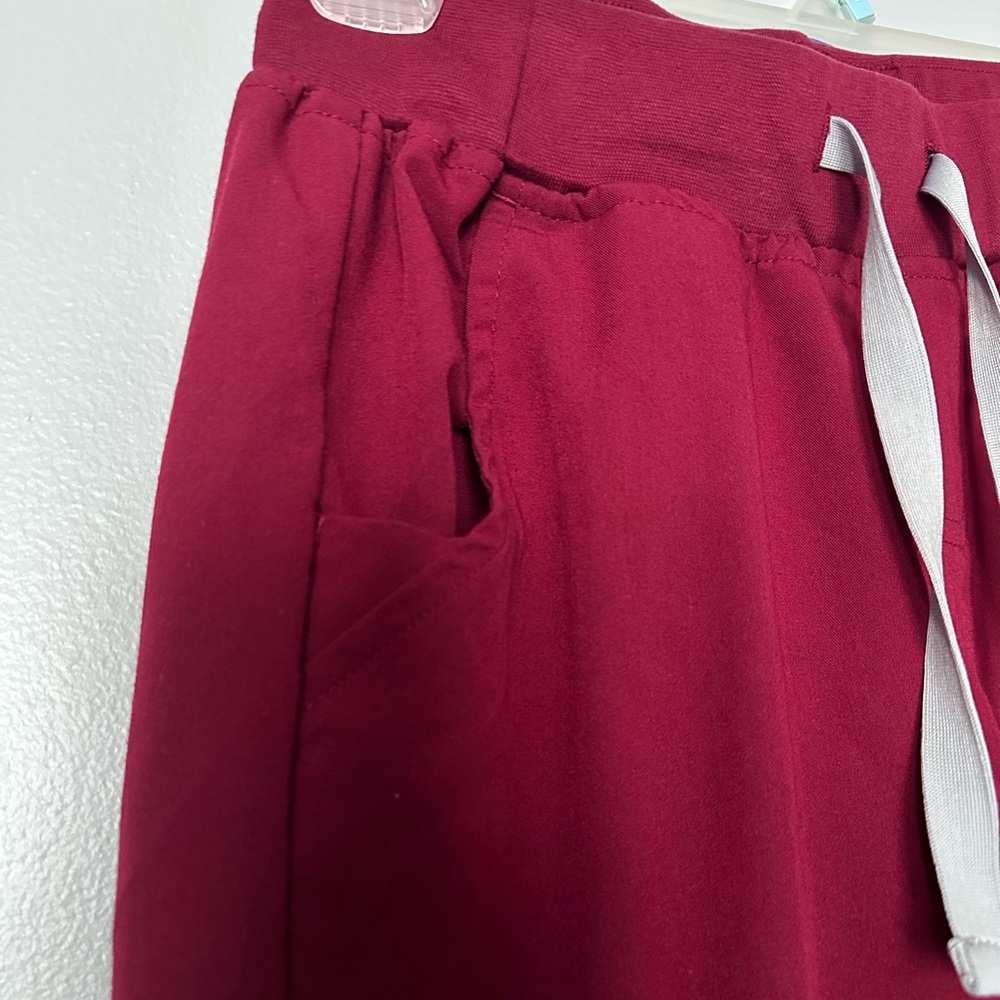 Jogger Scrub Set ( Burgundy) - Picture 9 of 17
